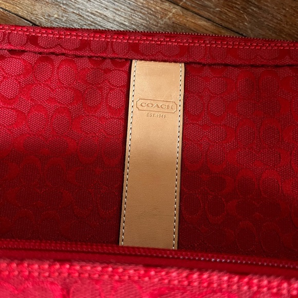 Coach Voyager Signature Red Laptop Sleeve - Picture 3 of 11